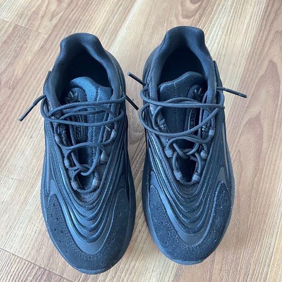 Adidas Ozelia shoes - Picture 2 of 4